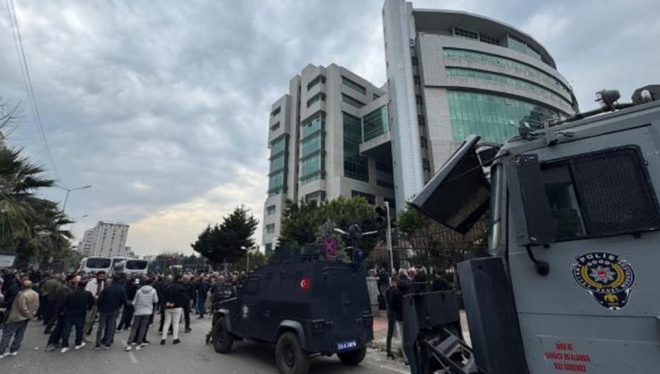 DEM Partili Akdeniz Belediye Başkanı Sarıyıldız’ın yerine görevlendirme