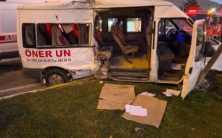 Mardin’de sevis aracı tırla çarpıştı çok sayıda yaralı