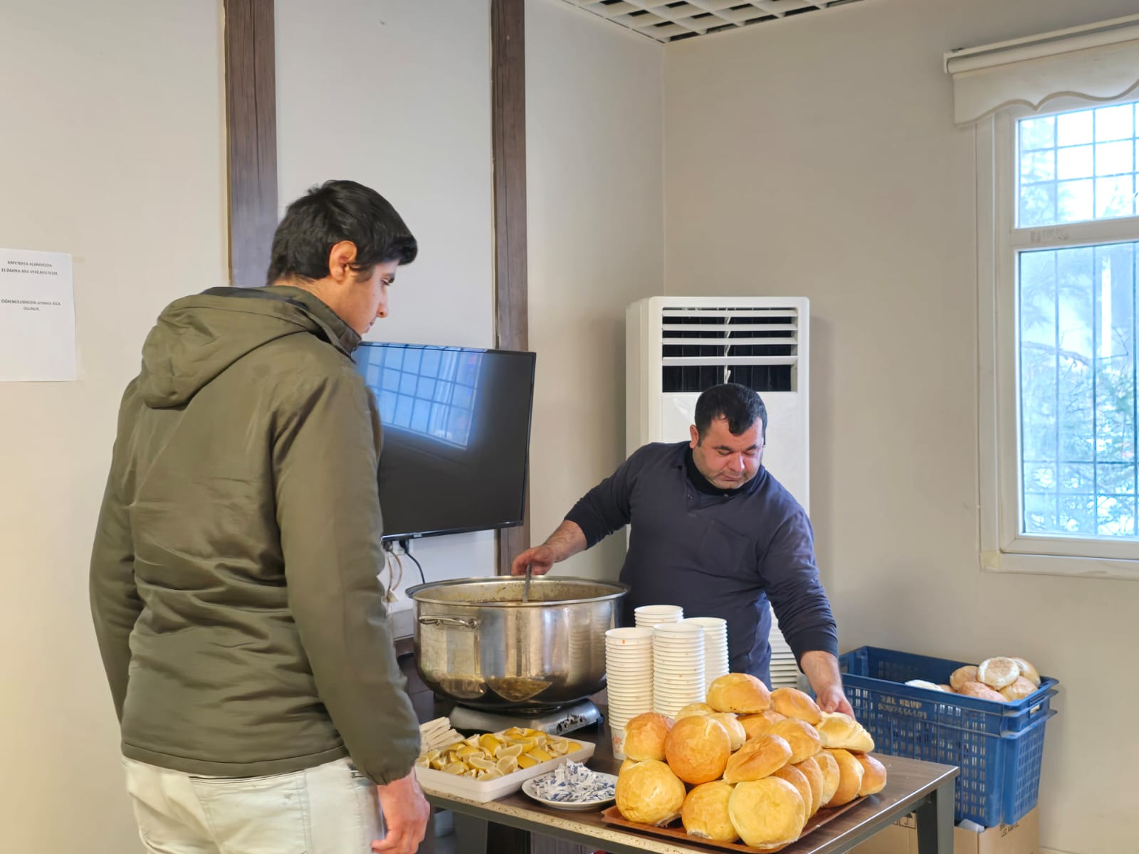 Kızıltepe belediyesi Öğrencilere çorba dağıttı