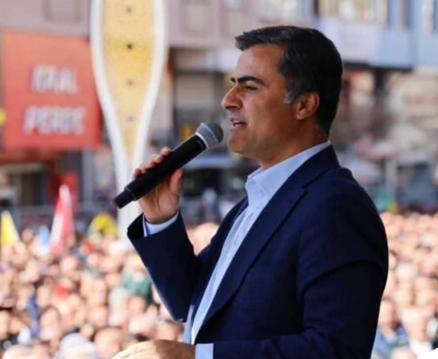 Van Büyükşehir Belediye Başkanı’na 3 yıl 9 ay hapis cezası