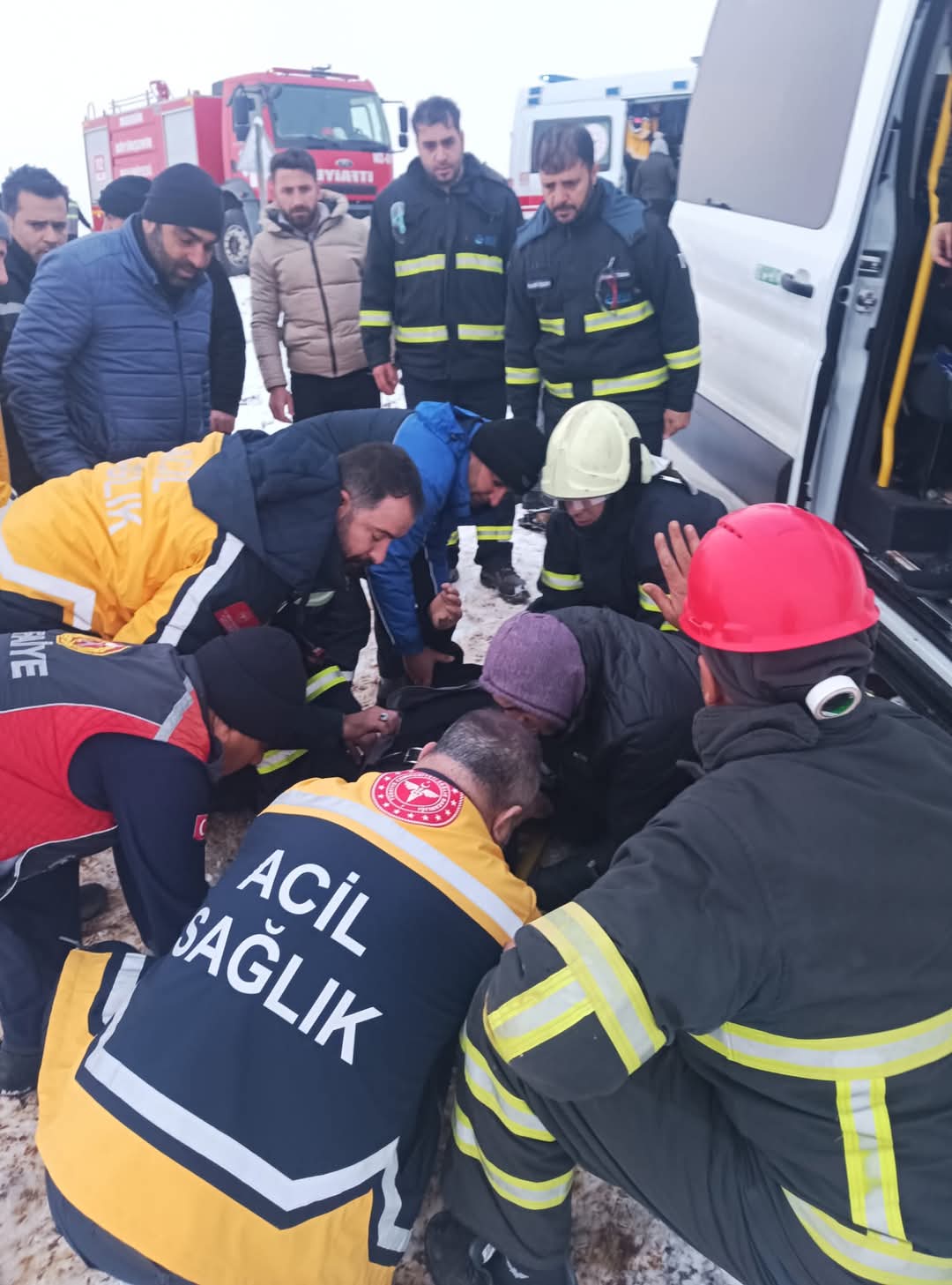 Mardin’de işçileri taşıyan servis kamyonetle çarpıştı 9 yaralı