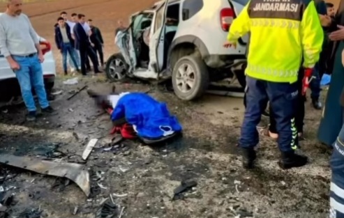 Mardinli aile taziye dönüşü kaza yaptı: 3 ölü, 4 yaralı