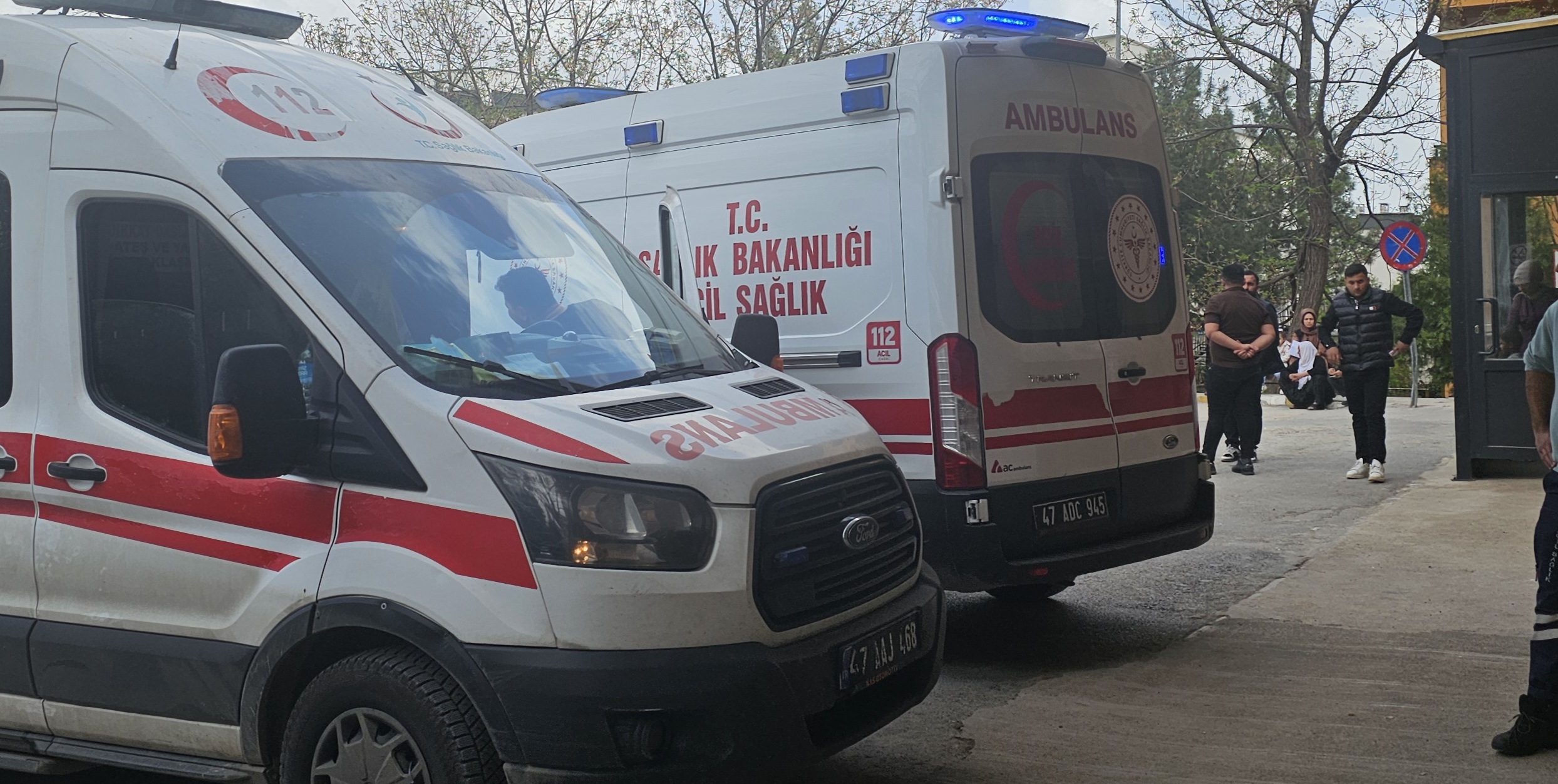 Küçük kıza motosikletiyle çarpıp kaçtı