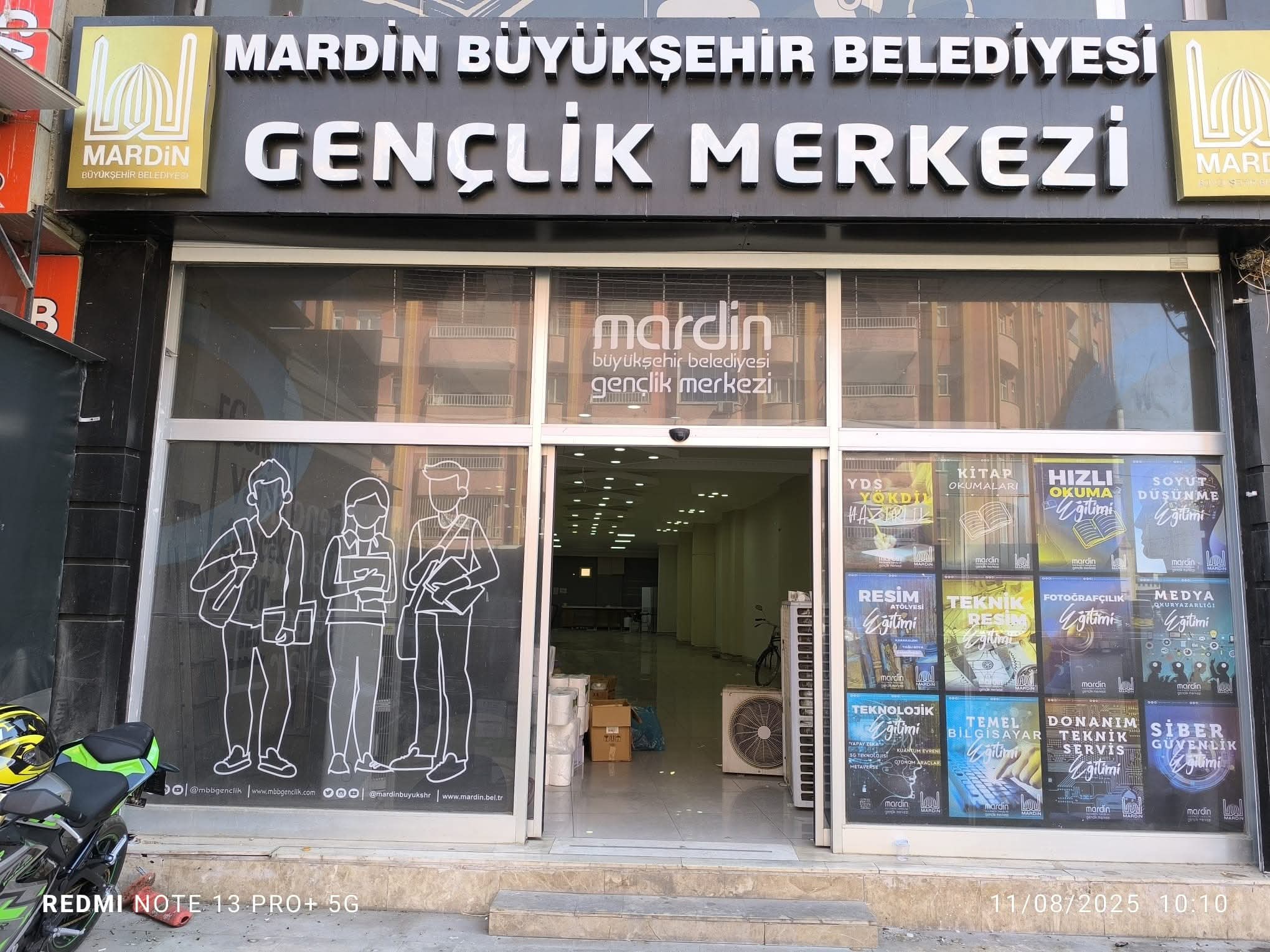 Mardin Büyükşehir Belediyesi’nin Kızıltepe’deki eğitim gençlik merkezini kapattı