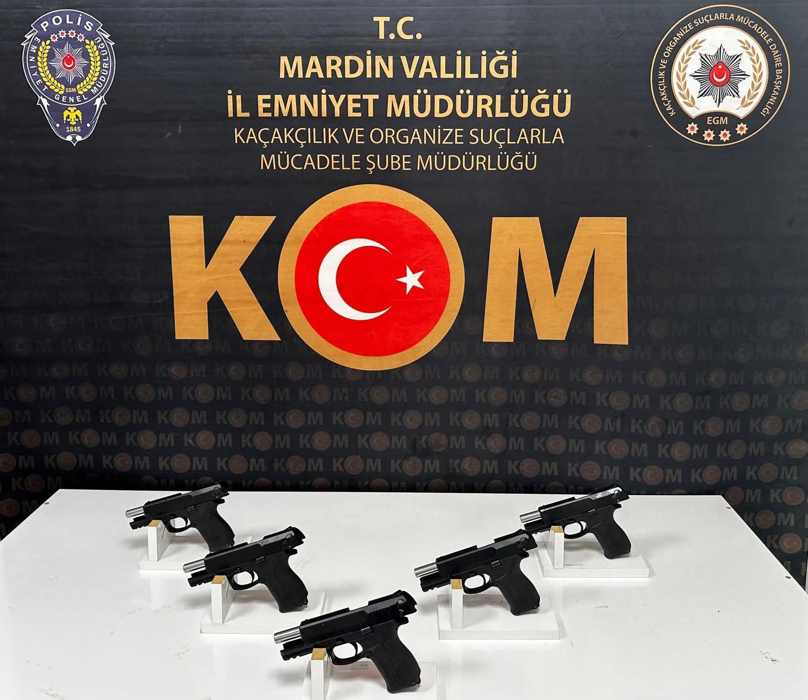 Operasyonu”: Kızıltepe’de Bir Araçta 5 Ruhsatsız Tabanca Ele Geçirildi.