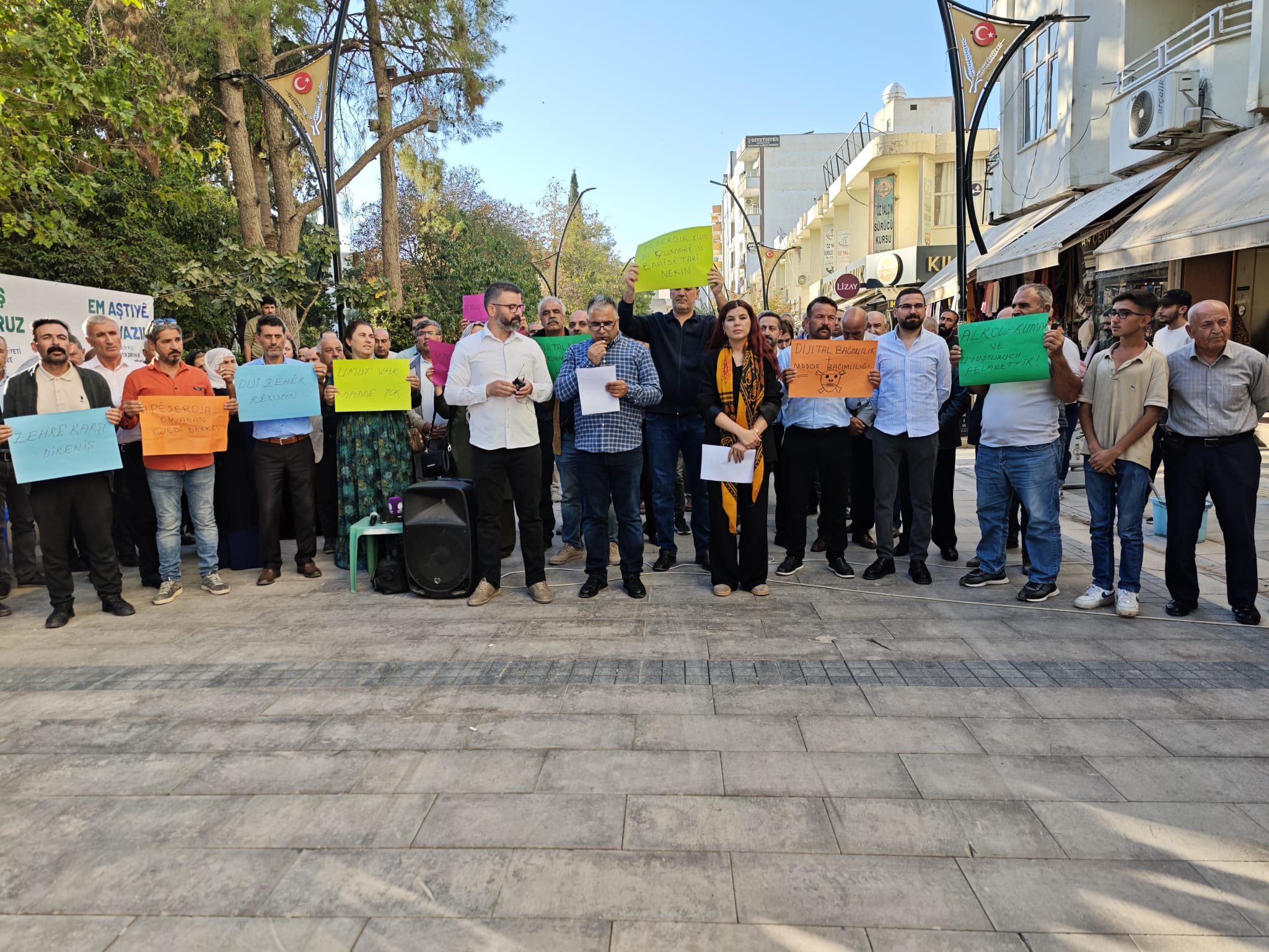 KIZILTEPE DEM PARTİ İLÇE ÖRGÜTÜ UYUŞTURUCU İLE MÜCADELE BASIN AÇIKLAMASI