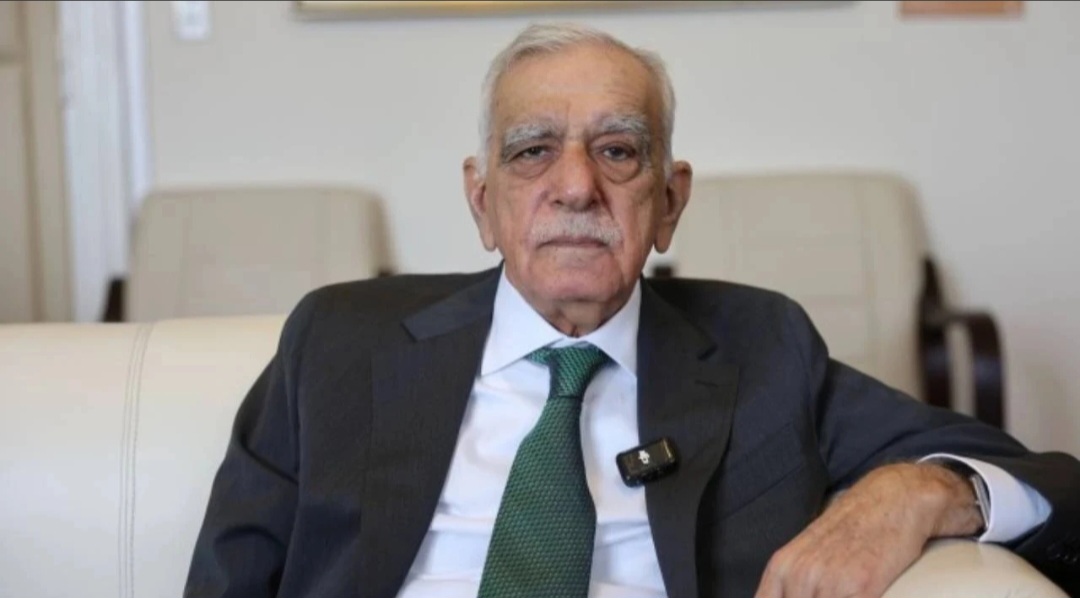 Ahmet Türk Türkiye, HTŞ ile komşu olacağına Kürtlerle olsun”