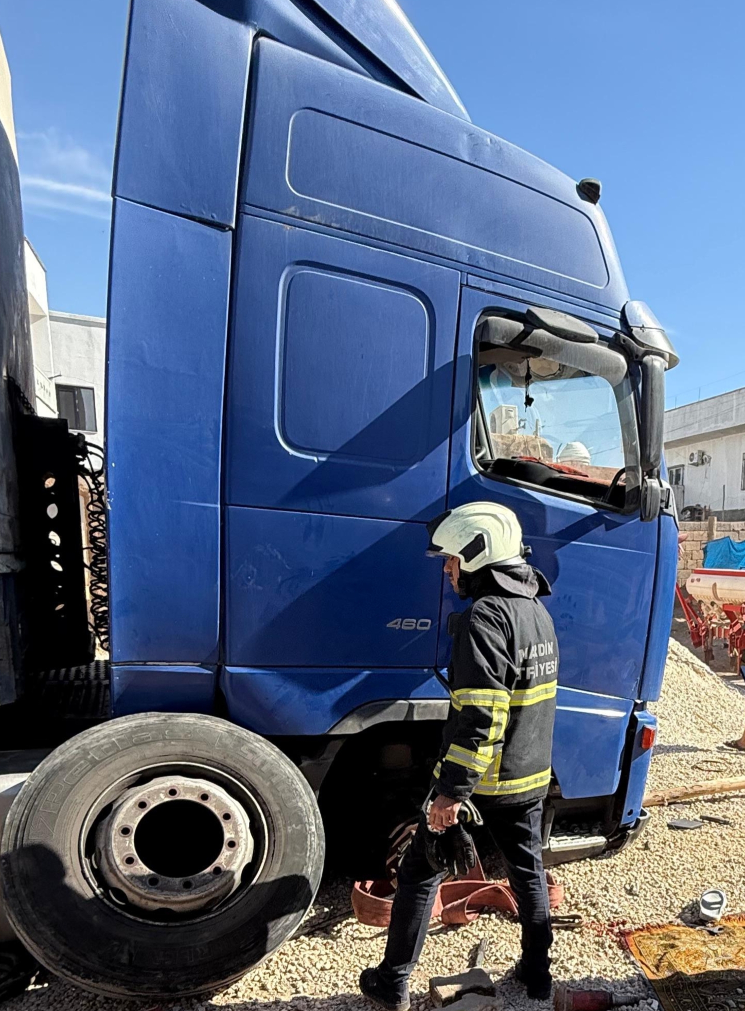 Kızıltepe’de Tırın  Altında Kalan Şahıs Ağır Yaralandı