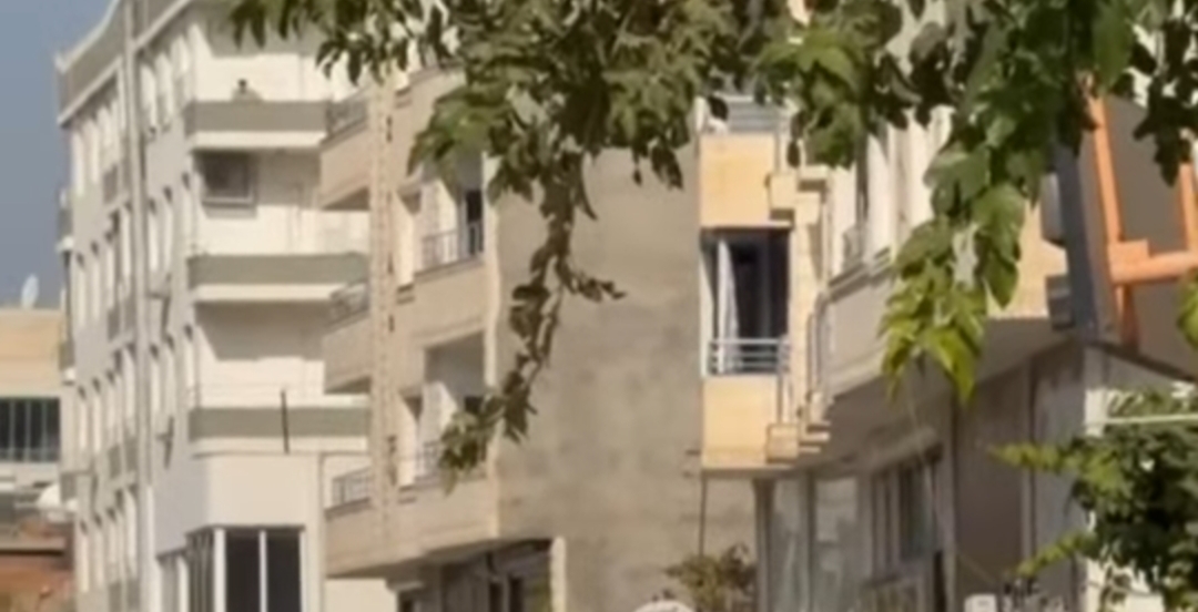 Mardin’de Bir Apartmanın Yüksek Katından Düşen Genç Kız Ağır Yaralandı