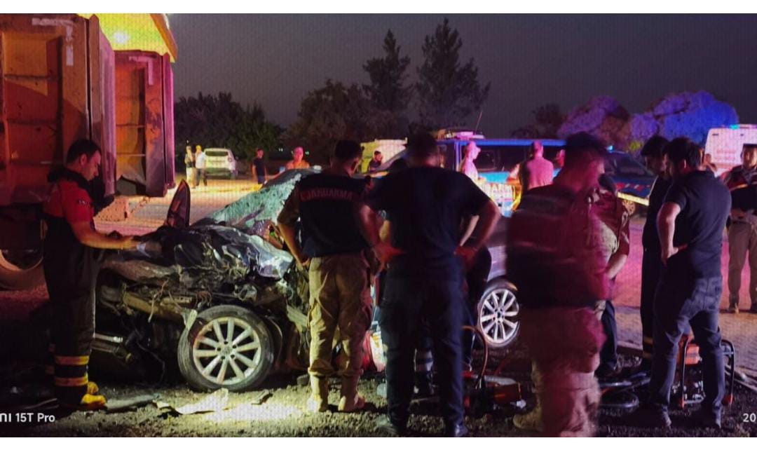 Mardin’de Otomobil Park Halindeki Kamyona Çarptı: 1 Ölü, 2 Yaralı